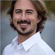 Profesor motivado de Historia, Geografia y Sociales. También clases particulares de guitarra